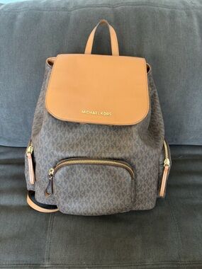 Michael Kors Beige Interior Leather Logo Tag